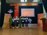 Chương trình tuyên truyền pháp luật và " Đông ấm cho em" tại Trường phổ thông dân tộc nội trú tỉnh