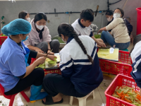 Bài học kỹ năng sống từ không gian bếp nội trú