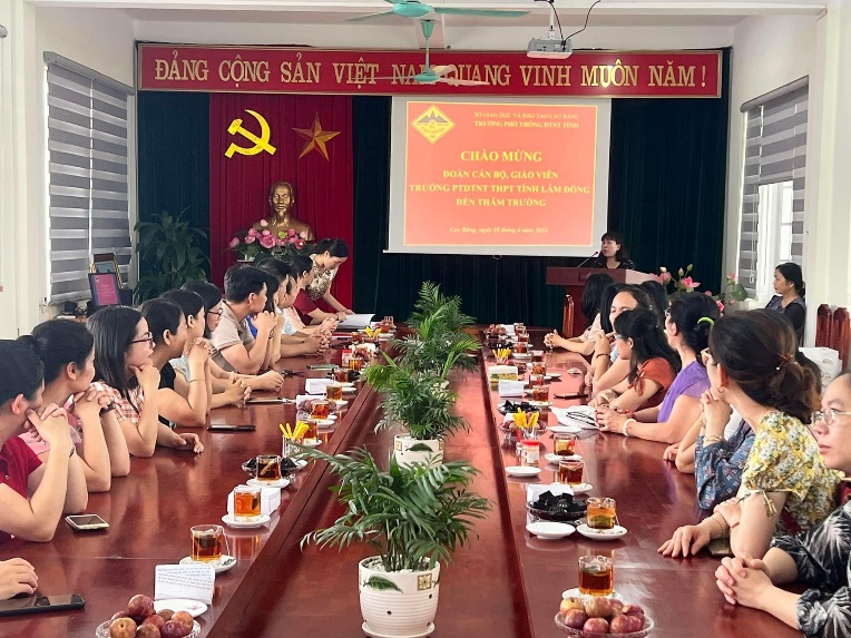 GẶP MẶT, GIAO LƯU GIỮA CÁN BỘ, GIÁO VIÊN TRƯỜNG PHỔ THÔNG DÂN TỘC NỘI TRÚ THPT TỈNH LÂM ĐỒNG VÀ  TRƯỜNG PHỔ THÔNG DÂN TỘC NỘI TRÚ TỈNH CAO BẰNG