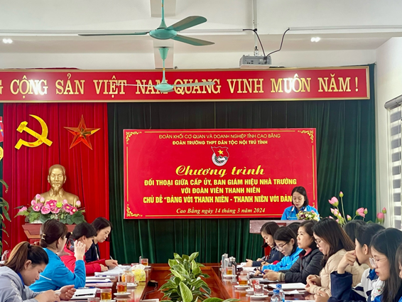 ĐỐI THOẠI VỚI CHỦ ĐỀ  “ĐẢNG VỚI THANH NIÊN - THANH NIÊN VỚI ĐẢNG”