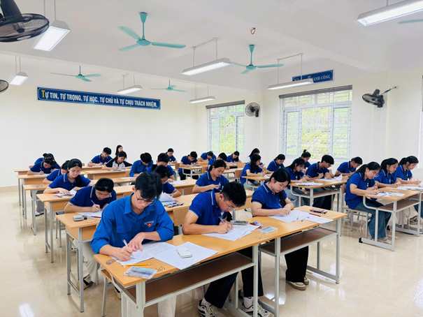 Trường Phổ thông Dân tộc nội trú tỉnh Cao Bằng tổ chức thành công kỳ thi Olympic các môn văn hóa dành cho học sinh khối 10 và 11  năm học 2024 - 2025