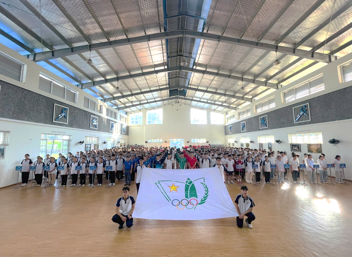 Khơi nguồn năng lượng tích cực: Khai mạc giải bóng đá nam học sinh hướng tới trường học hạnh phúc tại Trường Phổ thông Dân tộc nội trú tỉnh Cao Bằng